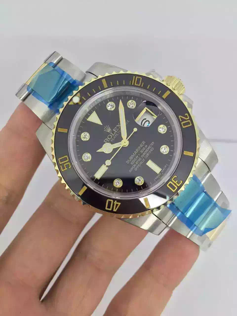 ロレックス サブマリーナ 116613LN 基本仕様は本物と同じ形のROLEX です