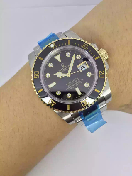 ロレックス サブマリーナ 116613LN 基本仕様は本物と同じ形のROLEX です