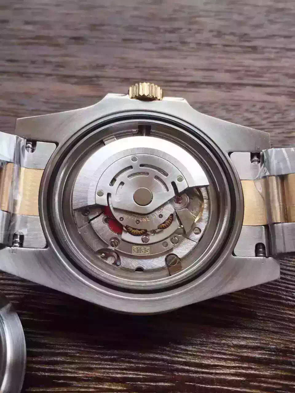 ロレックス サブマリーナ 116613LN 基本仕様は本物と同じ形のROLEX です