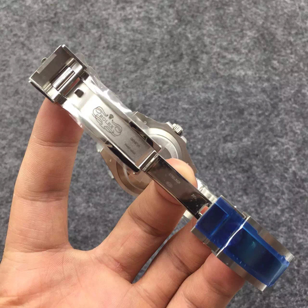ロレックス サブマリーナ 116619LB メンズ 基本仕様は本物と同じ形のROLEX です