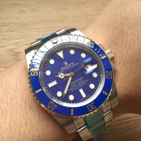 ロレックス サブマリーナ 116613LB メンズ 基本仕様は本物と同じ形のROLEX です