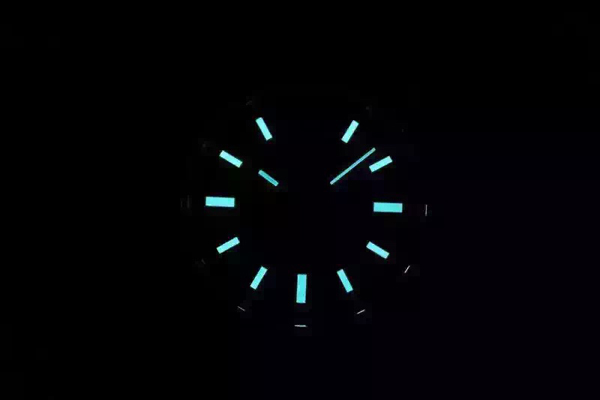 ロレックス ミルガウス ブルー 116400GV メンズ 基本仕様は本物と同じ形のROLEX です