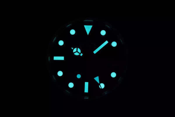 ロレックス エクスプローラー II 216570 メンズ 基本仕様は本物と同じ形のROLEX です
