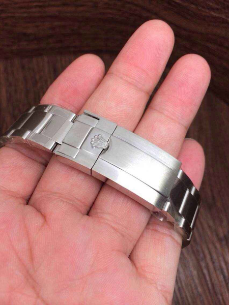 ロレックス エクスプローラー II 216570 メンズ 基本仕様は本物と同じ形のROLEX です
