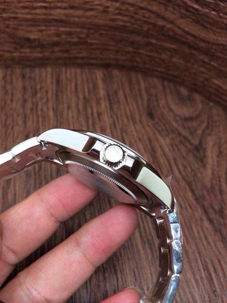 ロレックス エクスプローラー II 216570 メンズ 基本仕様は本物と同じ形のROLEX です