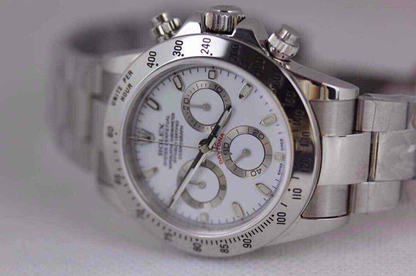 ロレックス デイトナ ホワイト 116520 メンズ 基本仕様は本物と同じ形のROLEX です