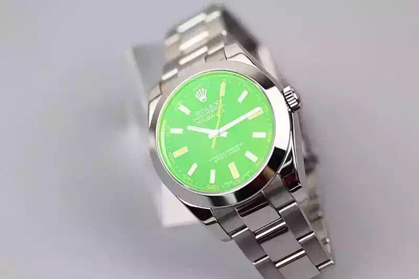 ロレックス ミルガウス グリーン 116400GV 基本仕様は本物と同じ形のROLEX です