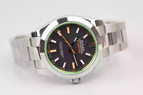 ロレックス ミルガウス グリーン 116400GV 基本仕様は本物と同じ形のROLEX です