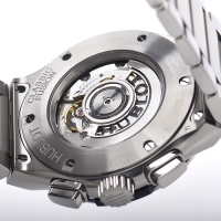 ウブロ クラシックフュージョン チタニウム クロノグラフ 520.NX.7170.NX 基本仕様は本物と同じ形のHUBLOTです