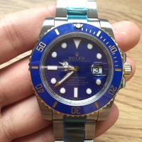 ロレックス サブマリーナ 116613LB メンズ 基本仕様は本物と同じ形のROLEX です