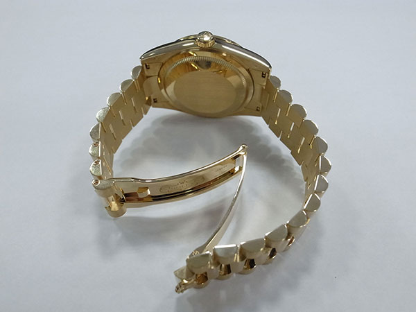 最高級N級品 ロレックススーパーコピー デイデイト 118388A ベゼル/ラグ/インデックス ダイヤ シャンパン