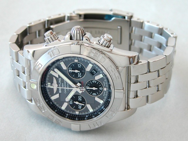 ブライトリング BREITLING クロノマット 44 AB011011/F546 A012F46PA　サテン仕上げベゼル ブラックアイ・グレー