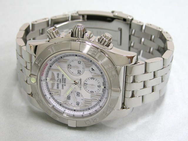 ブライトリング BREITLING クロノマット 44 AB011011/A690 A012A90PA　サテン仕上げベゼル ホワイトローマ