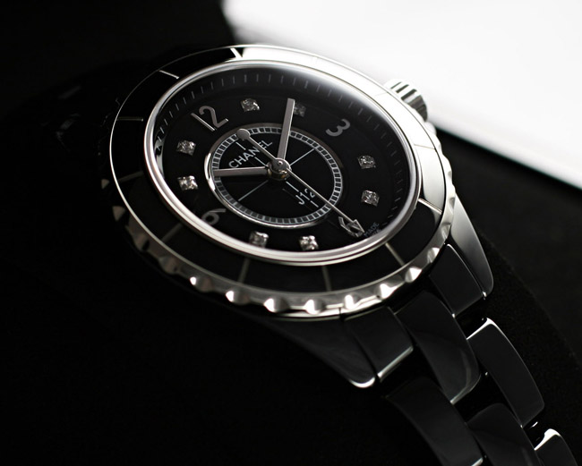 シャネル J12 レディース 29mm H2569 黒セラミック 8ダイヤ