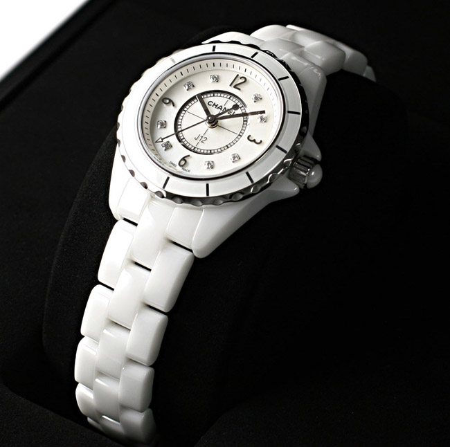 シャネル J12 レディース 29mm H2570 白セラミック シェル/8ダイヤ