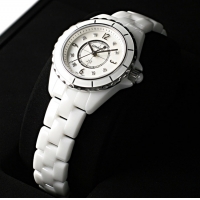 シャネル J12 レディース 29mm H2570 白セラミック シェル/8ダイヤ