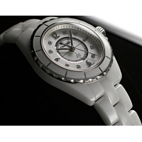 シャネル J12 レディース 29mm H2570 白セラミック シェル/8ダイヤ