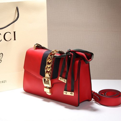 GUCCI スーパーコピー グッチ Sylvieシルヴィ スモール ショルダーバッグ 421882 CVLEG 8604