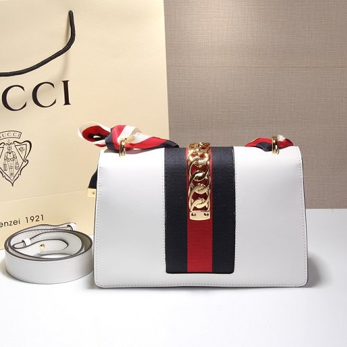 GUCCI スーパーコピー グッチ Sylvieシルヴィ スモール ショルダーバッグ 421882 CVLEG 8605
