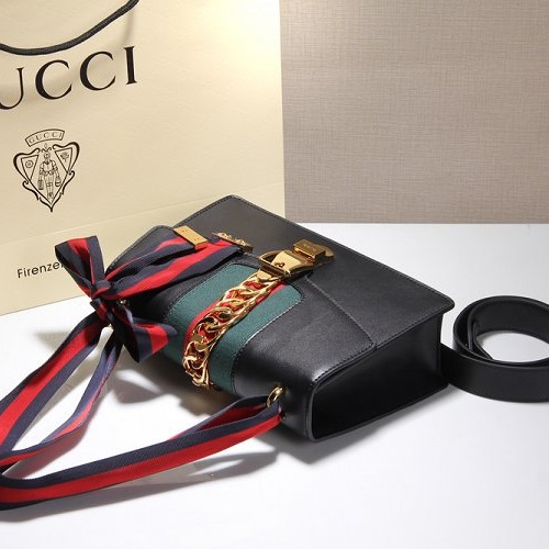 GUCCI スーパーコピー グッチ Sylvieシルヴィ スモール ショルダーバッグ 421882 CVLEG 8638