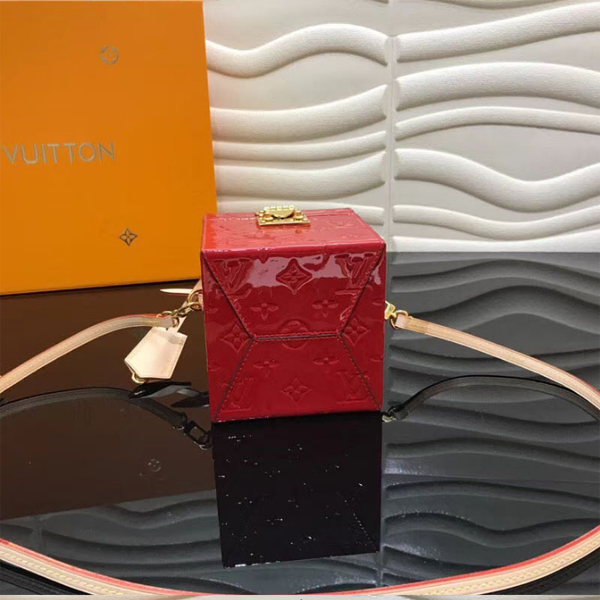 ルイヴィトン スーパーコピー 19ss  Louis Vuitton ブリーカー ボックス ヴェルニ M52516