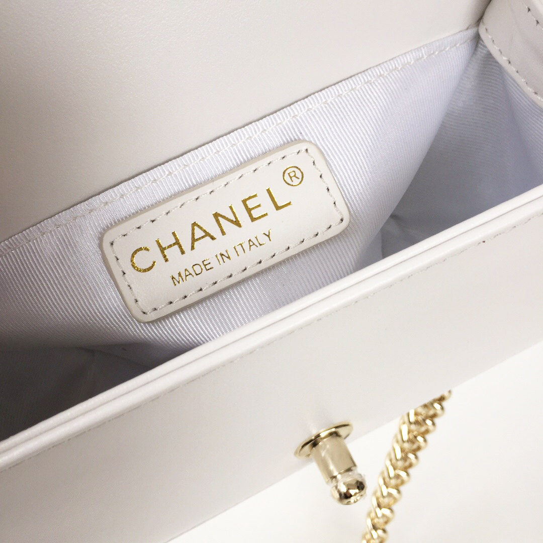 シャネル スーパーコピー 19SS CHANEL BOY スモール ハンドバッグ A67085 Y84073 C3315