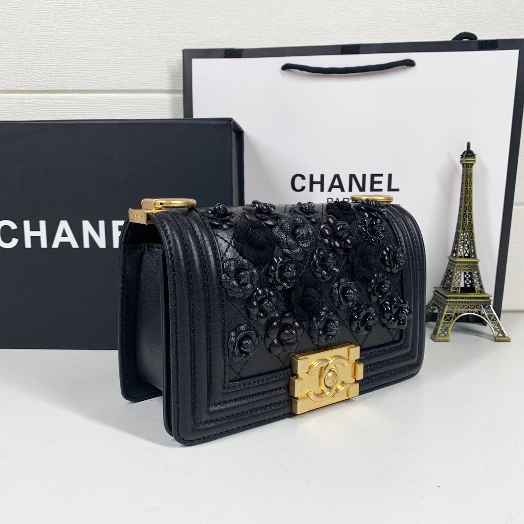 シャネル スーパーコピー 19SS CHANEL BOY スモール ハンドバッグ A67085 B00231 94305