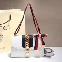 GUCCI スーパーコピー グッチ Sylvieシルヴィ スモール ショルダーバッグ 421882 CVLEG 8605