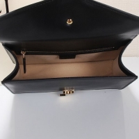 GUCCI スーパーコピー グッチ Sylvieシルヴィ スモール ショルダーバッグ 421882 CVLEG 8638