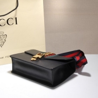 GUCCI スーパーコピー グッチ Sylvieシルヴィ スモール ショルダーバッグ 421882 CVLEG 8638