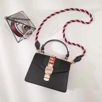 GUCCI スーパーコピー グッチ〔シルヴィ〕 レザー ミニバッグ 470270 D4ZAG 8605