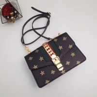 グッチ スーパーコピー 19クルーズ〔シルヴィ〕ビー&星スモール ショルダーバッグ GUCCI 524405 DJ2RG 8571
