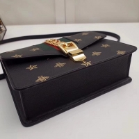 グッチ スーパーコピー 19クルーズ〔シルヴィ〕ビー&星スモール ショルダーバッグ GUCCI 524405 DJ2RG 8571