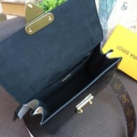 Louis Vuitton スーパーコピー 19SS 新作 ルイヴィトン スプリング·ストリート PM バッグ M90375