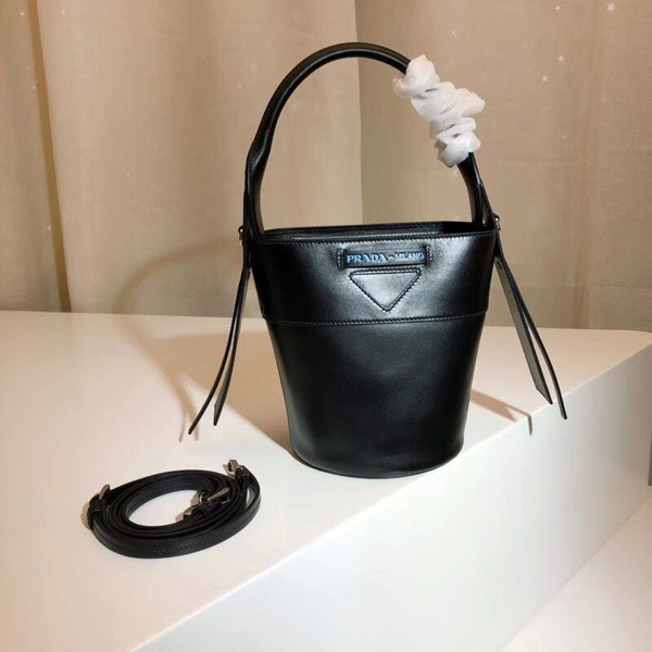 PRADA スーパーコピー ウーヴェルチュール レザーバケットバッグ1BE015_2AIX_F0002_V_OWH