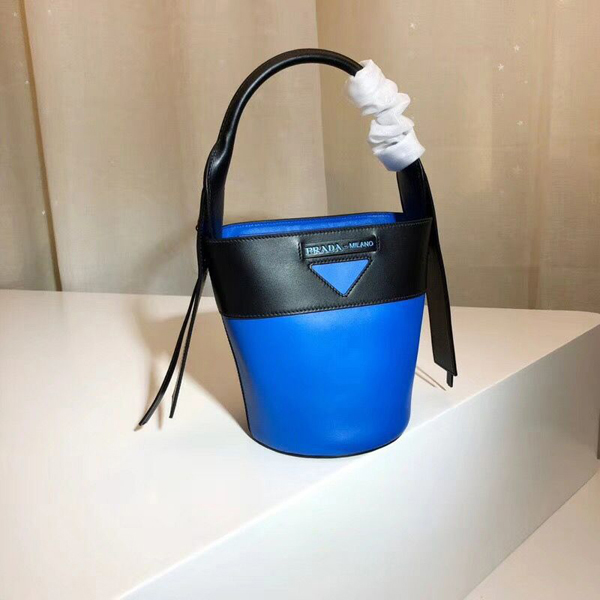 PRADA スーパーコピー ウーヴェルチュール レザーバケットバッグ1BE015_2AIX_F0QNJ_V_OWH 