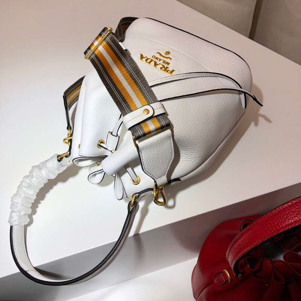 PRADA スーパーコピー★新作 DEERエンボスレザーバケットバッグ1BE018_2BBE_F0YGN_V_NOO