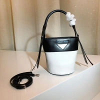 PRADA スーパーコピー ウーヴェルチュール レザーバケットバッグ1BE015_2AIX_F0964_V_OWH