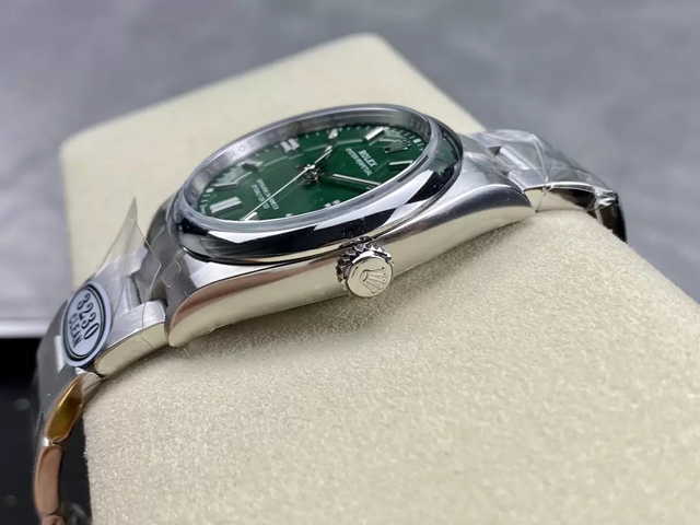 【ROLEX】ロレックス スーパーコピー オイスターパーペチュアル 126000-0006 グリーン 36MM【CLEAN工場出品】