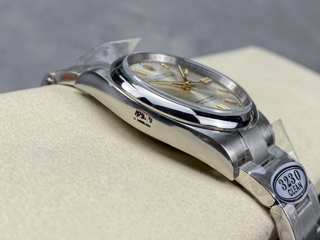 【ROLEX】ロレックス スーパーコピー オイスターパーペチュアル 126000-0001 シルバー 36MM【CLEAN工場出品】