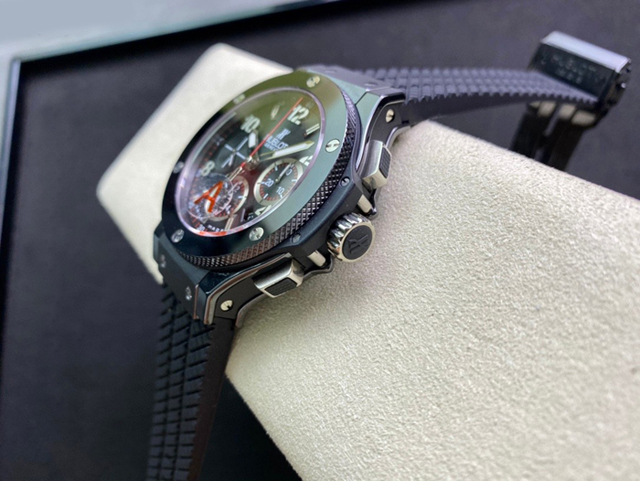 【HB工場出品】ウブロ スーパーコピー HUBLOT ビッグ バン ブラック マジック 301.CX.130.RX ブラック 44mm