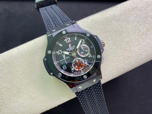 【HB工場出品】ウブロ スーパーコピー HUBLOT ビッグ バン ブラック マジック 301.CX.130.RX ブラック 44mm
