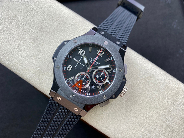 【HB工場出品】ウブロ スーパーコピー HUBLOT ビッグバン ブラックマジック 301.CX.130.RX 44mm
