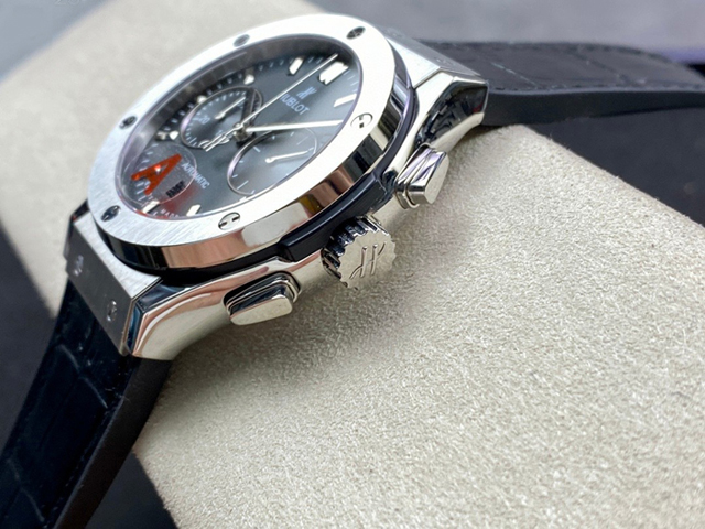 【HB工場出品】ウブロ スーパーコピー HUBLOT クラシックフュージョン チタニウム クロノグラフ 521.NX.1171.LR  ブラック 45MM