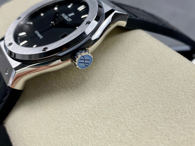 【HB工場出品】ウブロ スーパーコピー HUBLOT クラシックフュージョン チタニウム 542.NX.1171.LR  ブラック 42mm