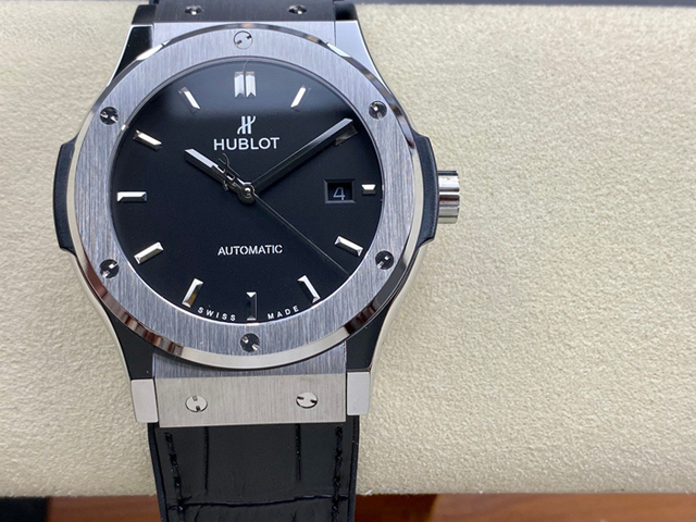 【HB工場出品】ウブロ スーパーコピー HUBLOT クラシックフュージョン チタニウム 542.NX.1171.LR  ブラック 42mm