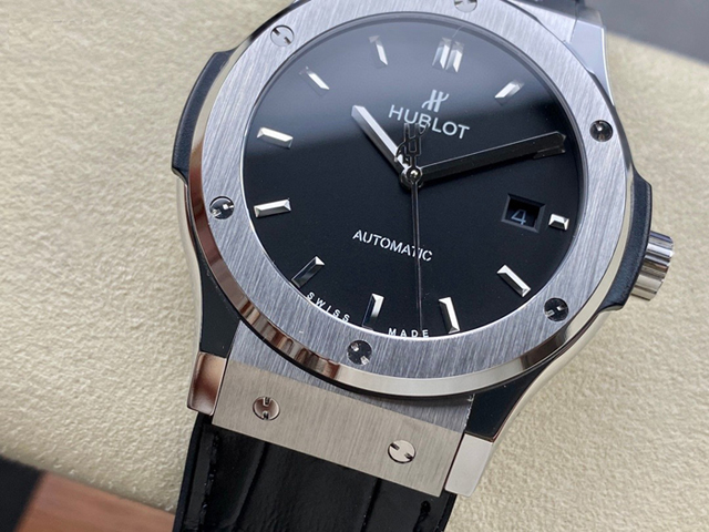 【HB工場出品】ウブロ スーパーコピー HUBLOT クラシックフュージョン チタニウム 542.NX.1171.LR  ブラック 42mm