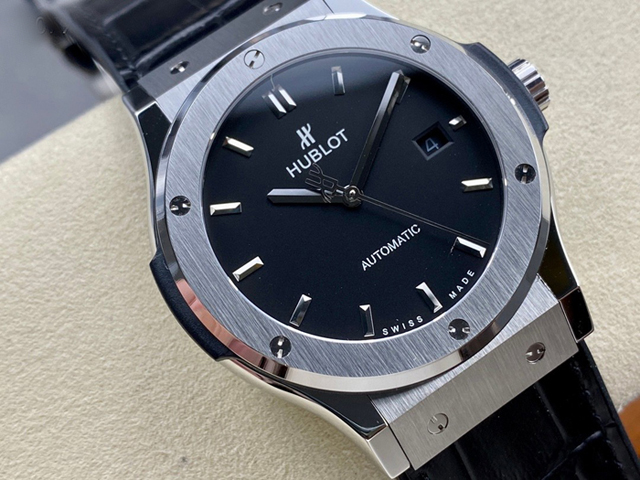 【HB工場出品】ウブロ スーパーコピー HUBLOT クラシックフュージョン チタニウム 542.NX.1171.LR  ブラック 42mm