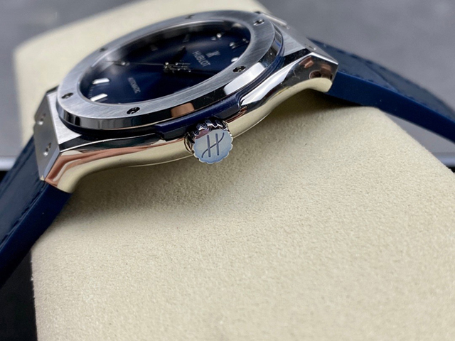 【HB工場出品】ウブロ スーパーコピー HUBLOT クラシックフュージョン チタニウム 542.NX.7170.LR ブルー 42mm