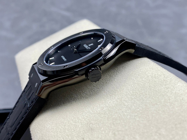 【HB工場出品】ウブロ スーパーコピー HUBLOT クラシックフュージョン セラミック 542.CM.7170.LR ブラック 42mm